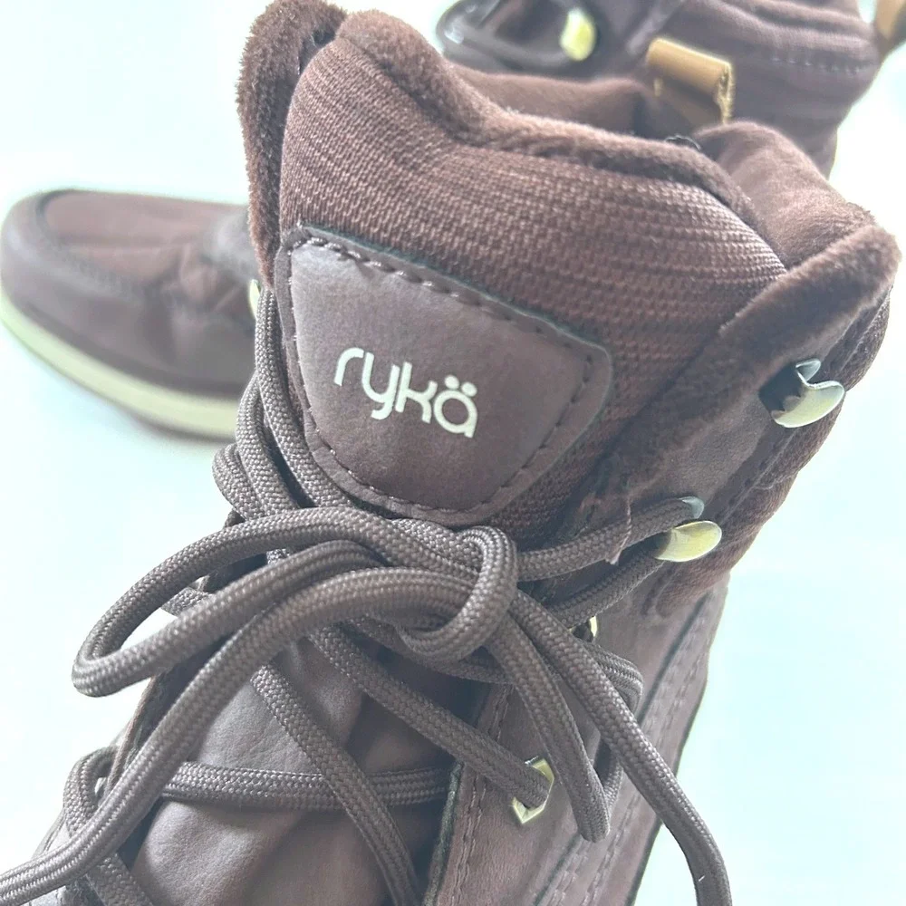 Ryka Winter Boots Women 8.5 Burgundy Quilted Lace Up Cold Weather Ankle Boots